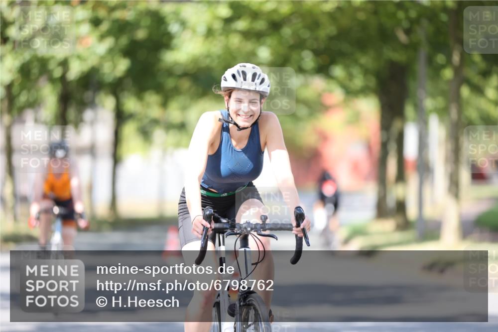11.08.2024 - GEWOBA Citytriathlon Bremen H.Heesch http://msf.ph/oto/6798762 11.08.2024 11:54:58 Laufen  meine-sportfotos.de