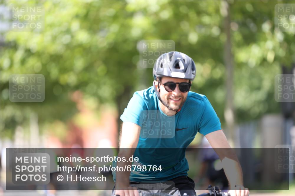 11.08.2024 - GEWOBA Citytriathlon Bremen H.Heesch http://msf.ph/oto/6798764 11.08.2024 13:36:41 Radfahren 221, 289, 299, 320, 366, 429, 488, 507, 580, 646, 695, 702 meine-sportfotos.de