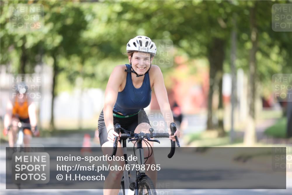 11.08.2024 - GEWOBA Citytriathlon Bremen H.Heesch http://msf.ph/oto/6798765 11.08.2024 11:54:58 Laufen  meine-sportfotos.de