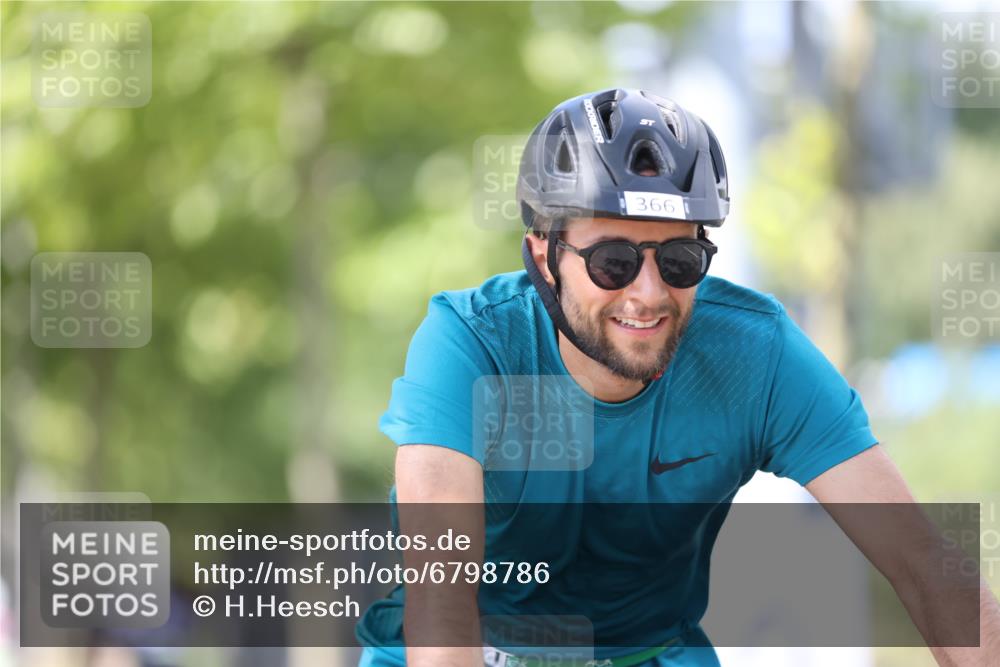 11.08.2024 - GEWOBA Citytriathlon Bremen H.Heesch http://msf.ph/oto/6798786 11.08.2024 13:36:42 Radfahren 221, 289, 299, 320, 366, 429, 488, 507, 580, 646, 695, 702 meine-sportfotos.de