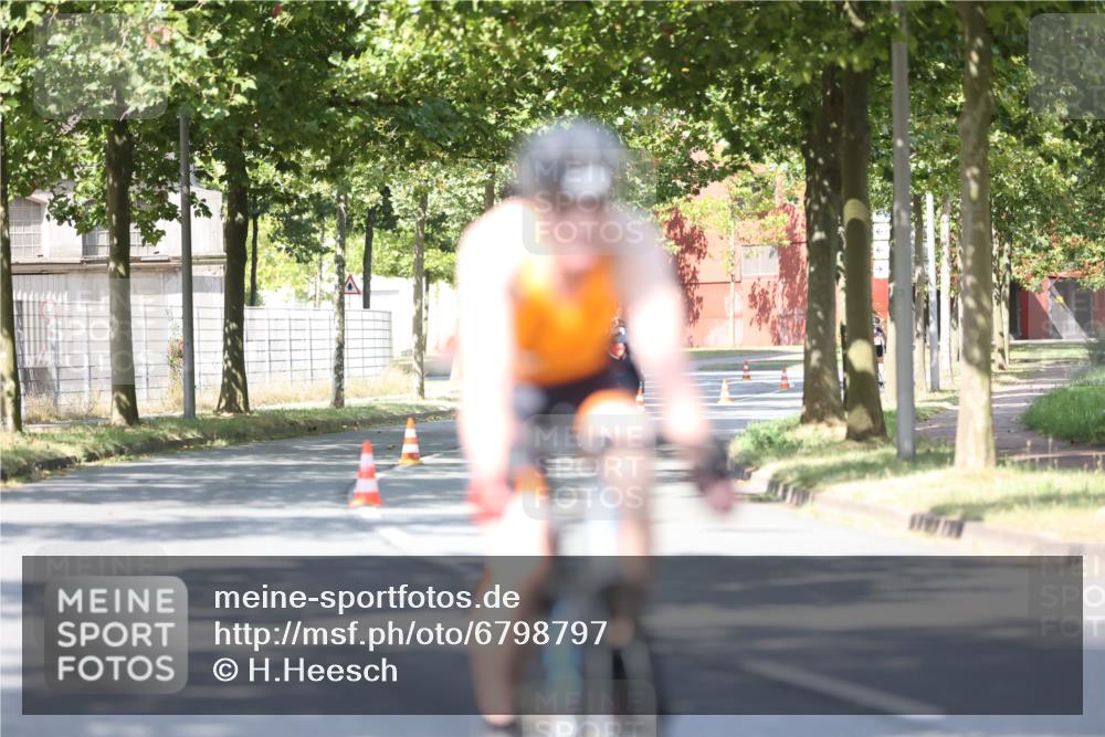 11.08.2024 - GEWOBA Citytriathlon Bremen H.Heesch http://msf.ph/oto/6798797 11.08.2024 11:54:59 Laufen  meine-sportfotos.de