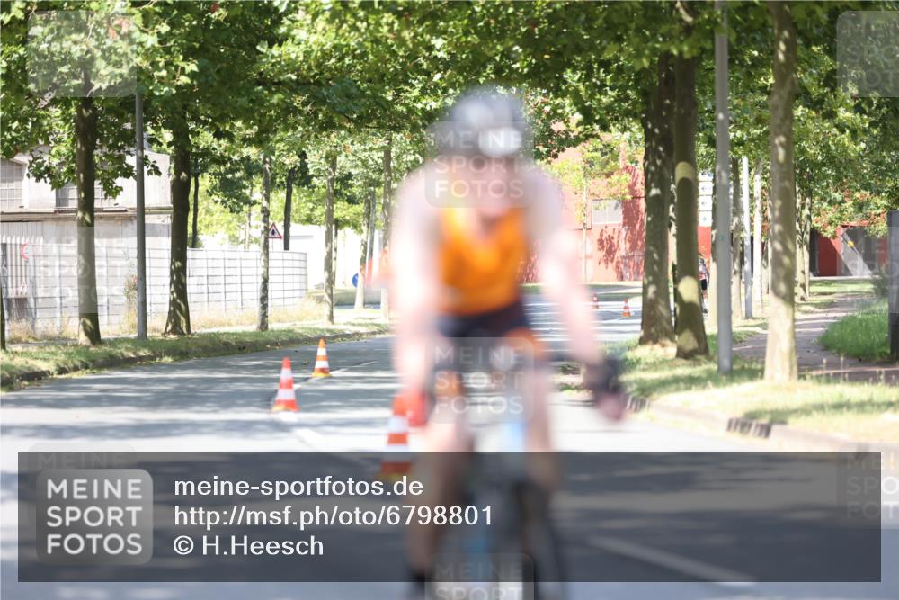 11.08.2024 - GEWOBA Citytriathlon Bremen H.Heesch http://msf.ph/oto/6798801 11.08.2024 11:54:59 Laufen  meine-sportfotos.de