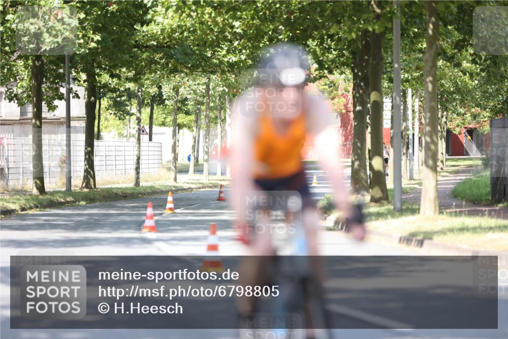 11.08.2024 - GEWOBA Citytriathlon Bremen H.Heesch http://msf.ph/oto/6798805 11.08.2024 11:54:59 Laufen  meine-sportfotos.de