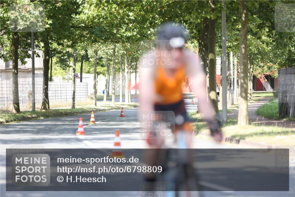 11.08.2024 - GEWOBA Citytriathlon Bremen H.Heesch http://msf.ph/oto/6798809 11.08.2024 11:54:59 Laufen  meine-sportfotos.de