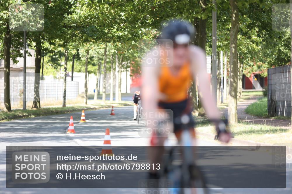 11.08.2024 - GEWOBA Citytriathlon Bremen H.Heesch http://msf.ph/oto/6798813 11.08.2024 11:54:59 Laufen  meine-sportfotos.de