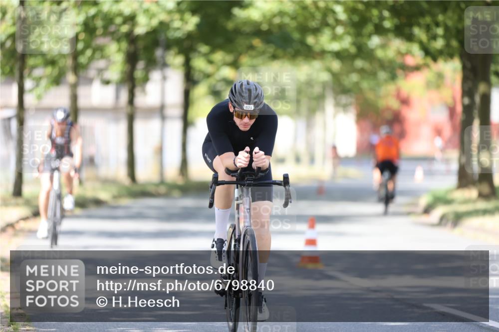 11.08.2024 - GEWOBA Citytriathlon Bremen H.Heesch http://msf.ph/oto/6798840 11.08.2024 11:55:40 Laufen  meine-sportfotos.de