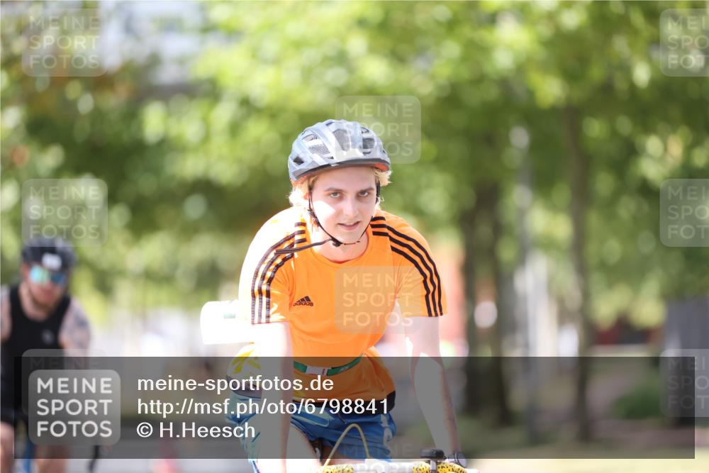 11.08.2024 - GEWOBA Citytriathlon Bremen H.Heesch http://msf.ph/oto/6798841 11.08.2024 13:36:50 Radfahren 221, 299, 320, 366, 429, 466, 552, 587, 654, 688, 695 meine-sportfotos.de