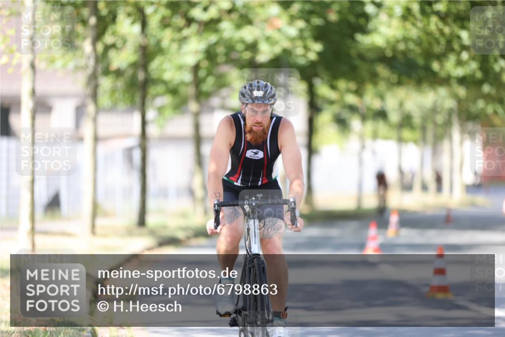 11.08.2024 - GEWOBA Citytriathlon Bremen H.Heesch http://msf.ph/oto/6798863 11.08.2024 11:55:42 Laufen  meine-sportfotos.de