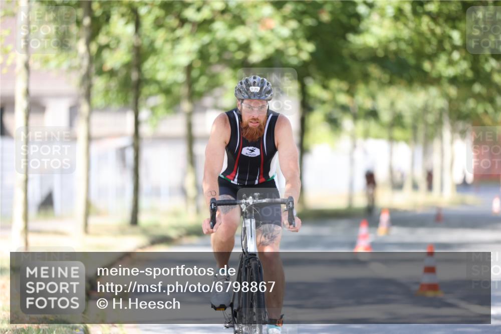 11.08.2024 - GEWOBA Citytriathlon Bremen H.Heesch http://msf.ph/oto/6798867 11.08.2024 11:55:42 Laufen  meine-sportfotos.de