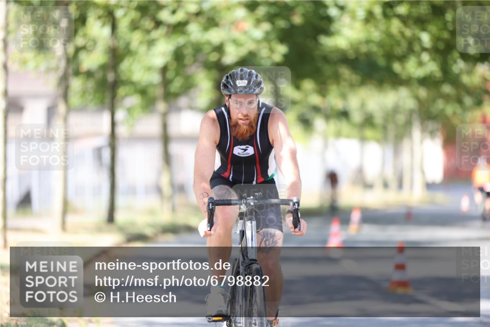 11.08.2024 - GEWOBA Citytriathlon Bremen H.Heesch http://msf.ph/oto/6798882 11.08.2024 11:55:42 Laufen  meine-sportfotos.de