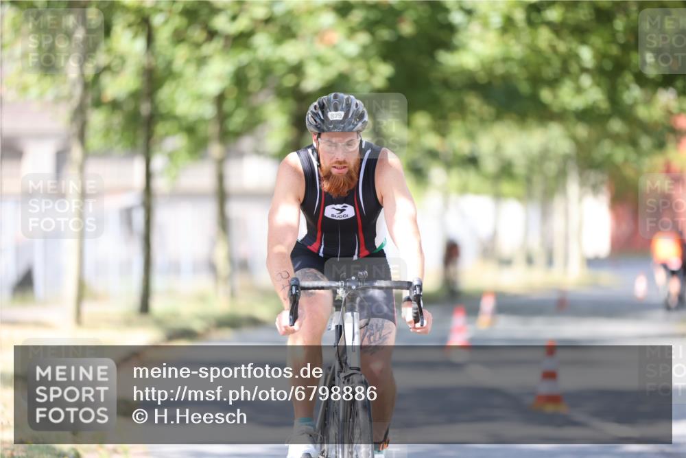 11.08.2024 - GEWOBA Citytriathlon Bremen H.Heesch http://msf.ph/oto/6798886 11.08.2024 11:55:42 Laufen  meine-sportfotos.de