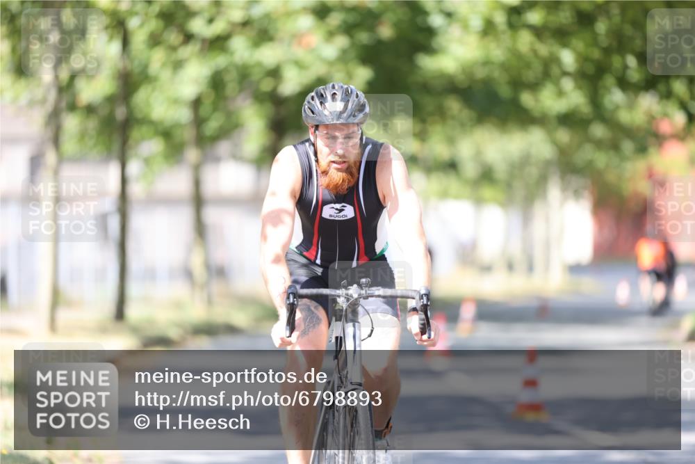 11.08.2024 - GEWOBA Citytriathlon Bremen H.Heesch http://msf.ph/oto/6798893 11.08.2024 11:55:42 Laufen  meine-sportfotos.de