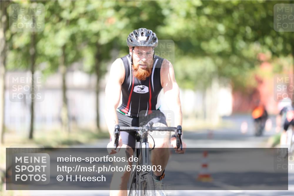 11.08.2024 - GEWOBA Citytriathlon Bremen H.Heesch http://msf.ph/oto/6798903 11.08.2024 11:55:42 Laufen  meine-sportfotos.de