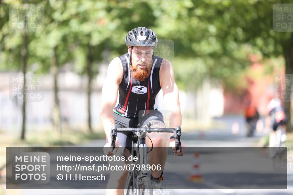 11.08.2024 - GEWOBA Citytriathlon Bremen H.Heesch http://msf.ph/oto/6798906 11.08.2024 11:55:43 Laufen  meine-sportfotos.de