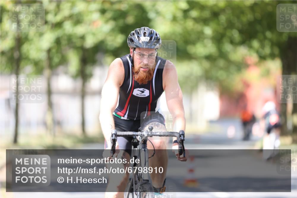 11.08.2024 - GEWOBA Citytriathlon Bremen H.Heesch http://msf.ph/oto/6798910 11.08.2024 11:55:43 Laufen  meine-sportfotos.de
