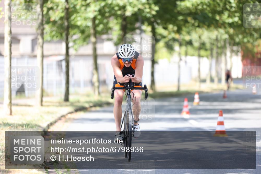 11.08.2024 - GEWOBA Citytriathlon Bremen H.Heesch http://msf.ph/oto/6798936 11.08.2024 11:55:48 Laufen  meine-sportfotos.de