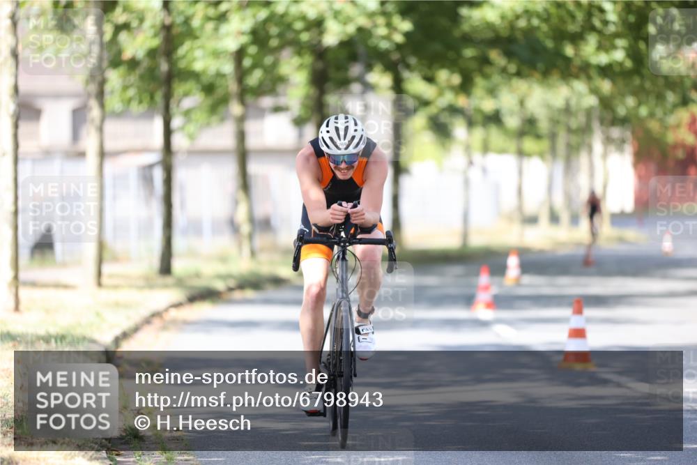 11.08.2024 - GEWOBA Citytriathlon Bremen H.Heesch http://msf.ph/oto/6798943 11.08.2024 11:55:48 Laufen  meine-sportfotos.de