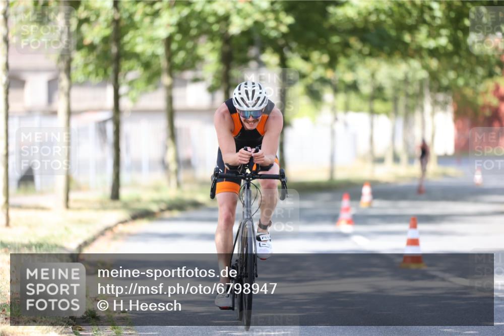 11.08.2024 - GEWOBA Citytriathlon Bremen H.Heesch http://msf.ph/oto/6798947 11.08.2024 11:55:48 Laufen  meine-sportfotos.de