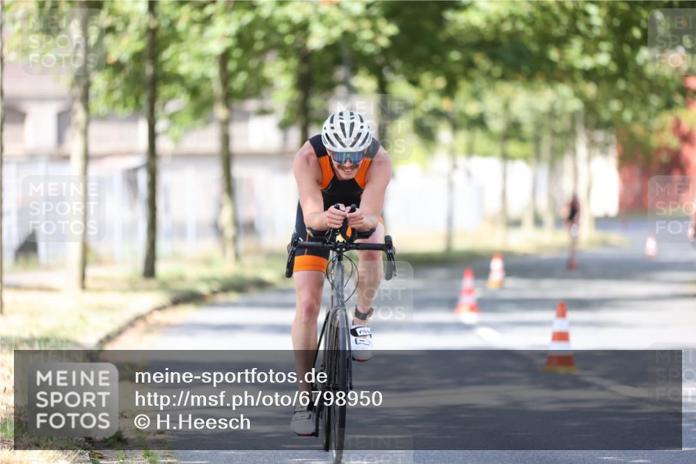 11.08.2024 - GEWOBA Citytriathlon Bremen H.Heesch http://msf.ph/oto/6798950 11.08.2024 11:55:48 Laufen  meine-sportfotos.de