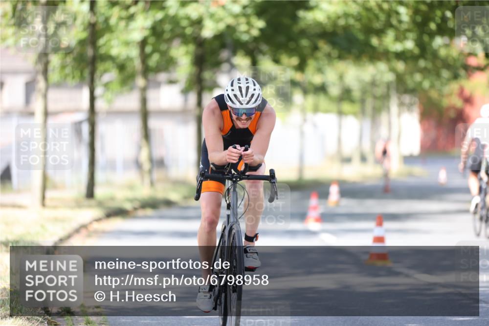 11.08.2024 - GEWOBA Citytriathlon Bremen H.Heesch http://msf.ph/oto/6798958 11.08.2024 11:55:49 Laufen  meine-sportfotos.de