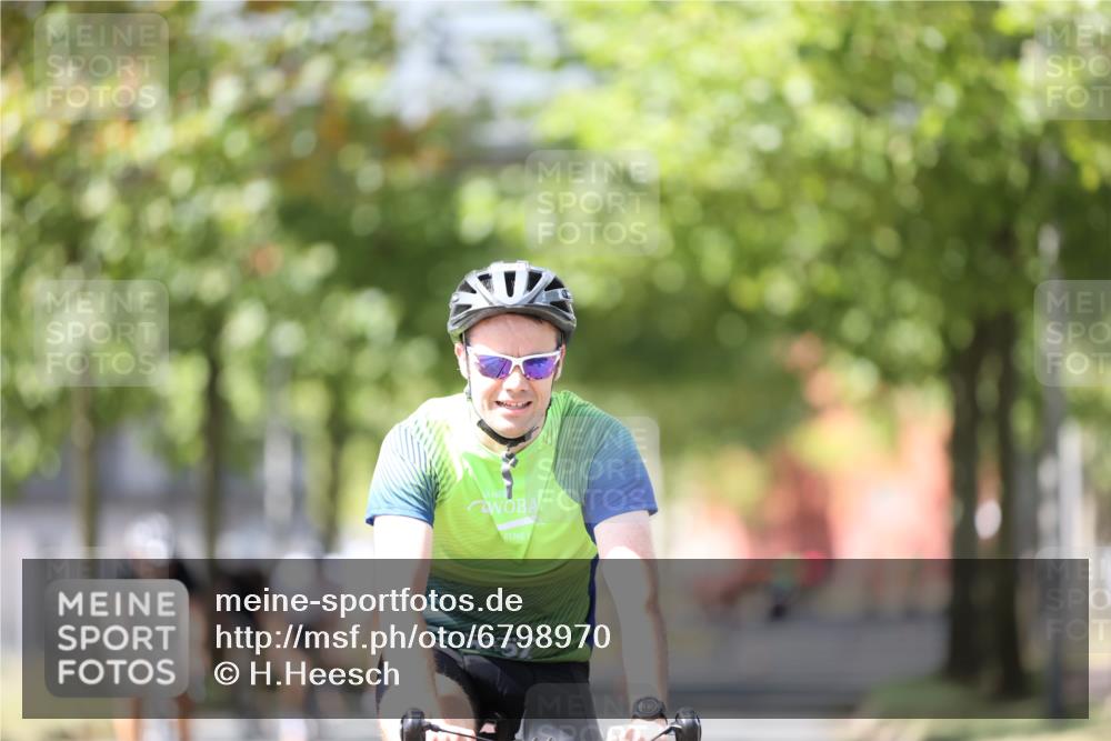 11.08.2024 - GEWOBA Citytriathlon Bremen H.Heesch http://msf.ph/oto/6798970 11.08.2024 13:36:57 Radfahren 221, 299, 320, 369, 397, 429, 466, 552, 557, 559, 587, 629, 654, 688 meine-sportfotos.de