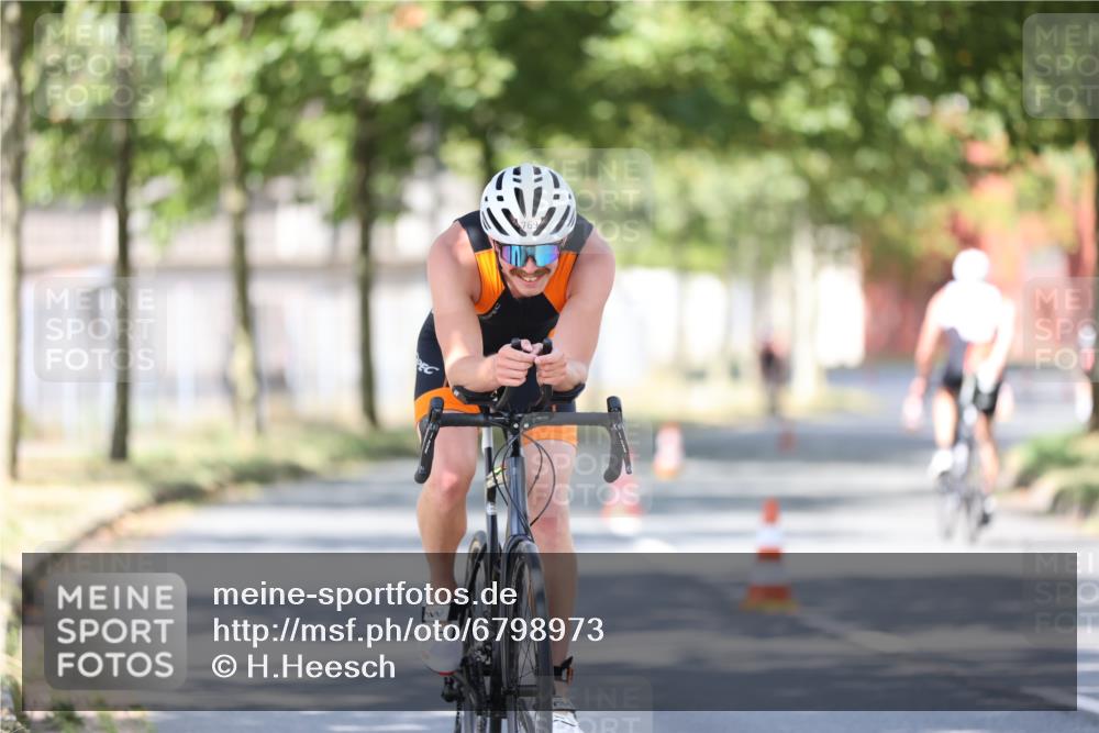 11.08.2024 - GEWOBA Citytriathlon Bremen H.Heesch http://msf.ph/oto/6798973 11.08.2024 11:55:49 Laufen  meine-sportfotos.de