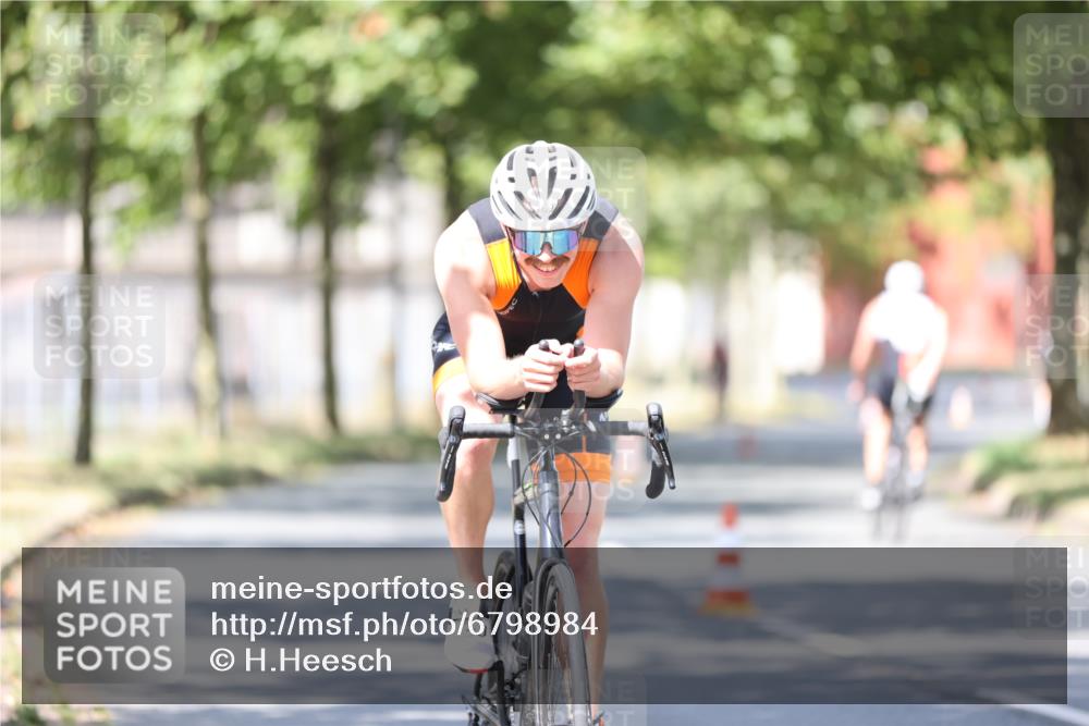 11.08.2024 - GEWOBA Citytriathlon Bremen H.Heesch http://msf.ph/oto/6798984 11.08.2024 11:55:49 Laufen  meine-sportfotos.de