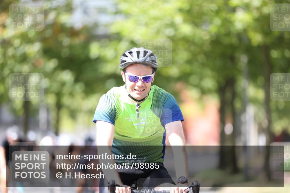 11.08.2024 - GEWOBA Citytriathlon Bremen H.Heesch http://msf.ph/oto/6798985 11.08.2024 13:36:58 Radfahren 299, 320, 369, 397, 429, 466, 552, 557, 559, 587, 629, 654, 688 meine-sportfotos.de