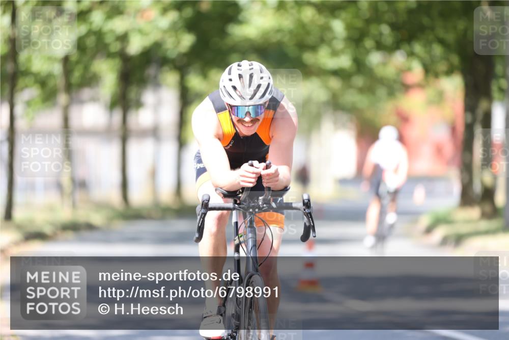 11.08.2024 - GEWOBA Citytriathlon Bremen H.Heesch http://msf.ph/oto/6798991 11.08.2024 11:55:49 Laufen  meine-sportfotos.de