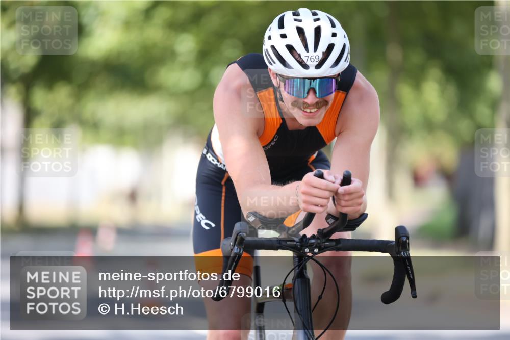 11.08.2024 - GEWOBA Citytriathlon Bremen H.Heesch http://msf.ph/oto/6799016 11.08.2024 11:55:49 Laufen  meine-sportfotos.de