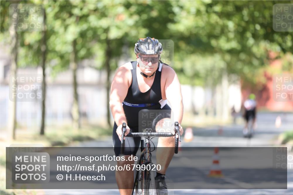 11.08.2024 - GEWOBA Citytriathlon Bremen H.Heesch http://msf.ph/oto/6799020 11.08.2024 11:55:59 Laufen  meine-sportfotos.de