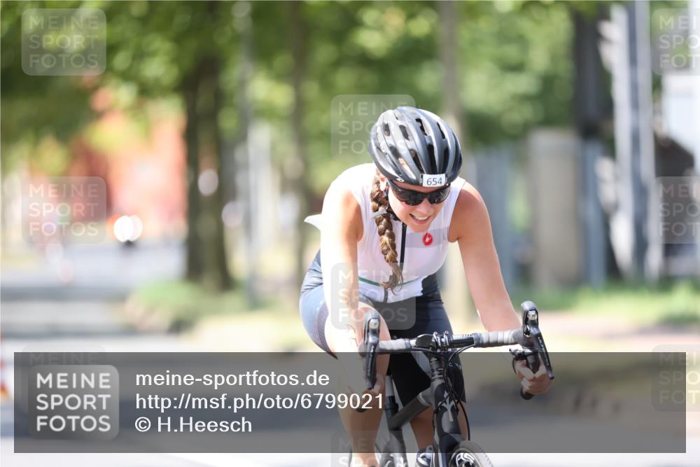 11.08.2024 - GEWOBA Citytriathlon Bremen H.Heesch http://msf.ph/oto/6799021 11.08.2024 13:36:59 Radfahren 299, 320, 369, 397, 429, 466, 552, 557, 559, 587, 629, 654, 688 meine-sportfotos.de