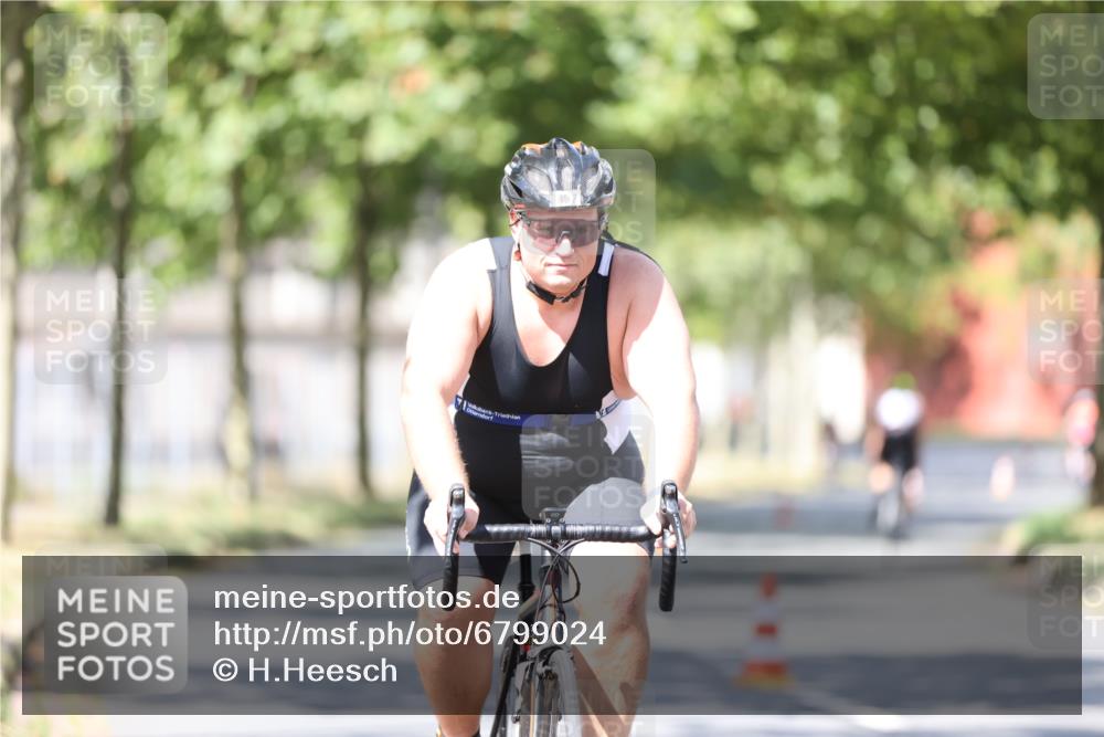 11.08.2024 - GEWOBA Citytriathlon Bremen H.Heesch http://msf.ph/oto/6799024 11.08.2024 11:55:59 Laufen  meine-sportfotos.de