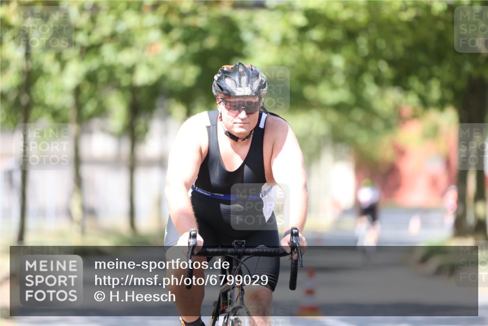 11.08.2024 - GEWOBA Citytriathlon Bremen H.Heesch http://msf.ph/oto/6799029 11.08.2024 11:55:59 Laufen  meine-sportfotos.de