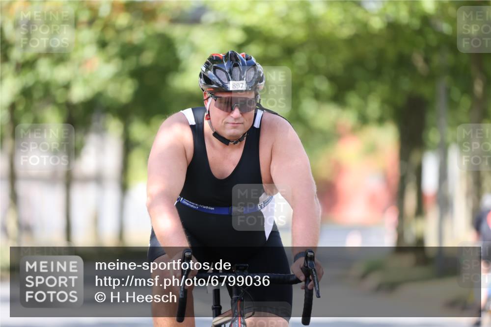 11.08.2024 - GEWOBA Citytriathlon Bremen H.Heesch http://msf.ph/oto/6799036 11.08.2024 11:55:59 Laufen  meine-sportfotos.de