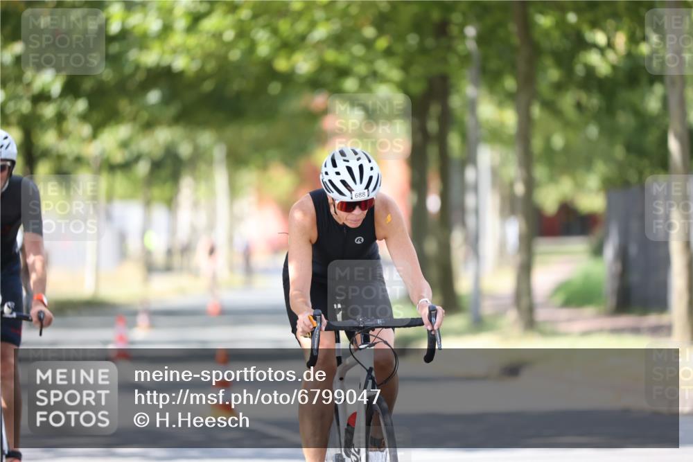 11.08.2024 - GEWOBA Citytriathlon Bremen H.Heesch http://msf.ph/oto/6799047 11.08.2024 13:37:01 Radfahren 299, 320, 369, 397, 429, 466, 552, 557, 559, 587, 629, 654, 688 meine-sportfotos.de