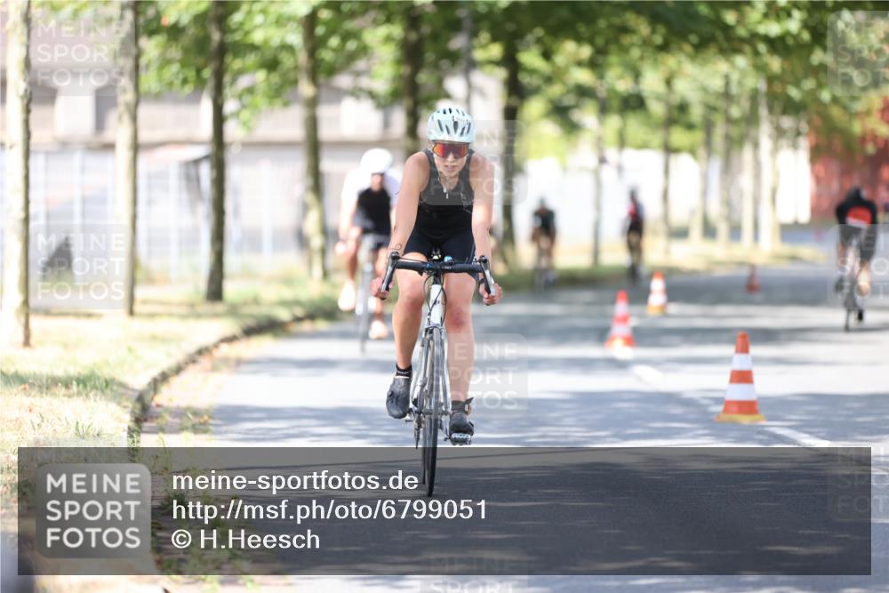 11.08.2024 - GEWOBA Citytriathlon Bremen H.Heesch http://msf.ph/oto/6799051 11.08.2024 11:56:08 Laufen  meine-sportfotos.de