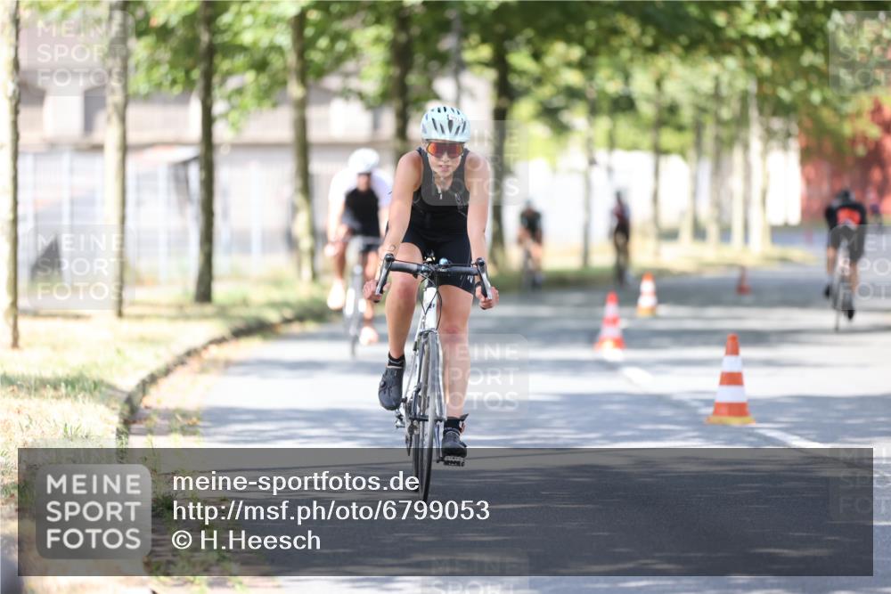 11.08.2024 - GEWOBA Citytriathlon Bremen H.Heesch http://msf.ph/oto/6799053 11.08.2024 11:56:08 Laufen  meine-sportfotos.de