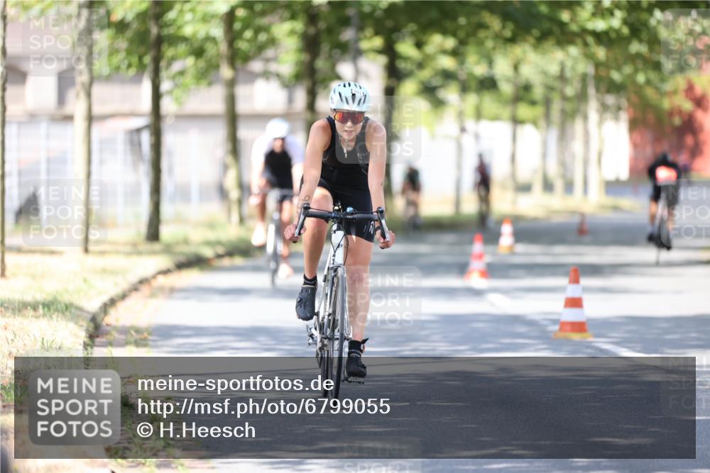 11.08.2024 - GEWOBA Citytriathlon Bremen H.Heesch http://msf.ph/oto/6799055 11.08.2024 11:56:09 Laufen  meine-sportfotos.de