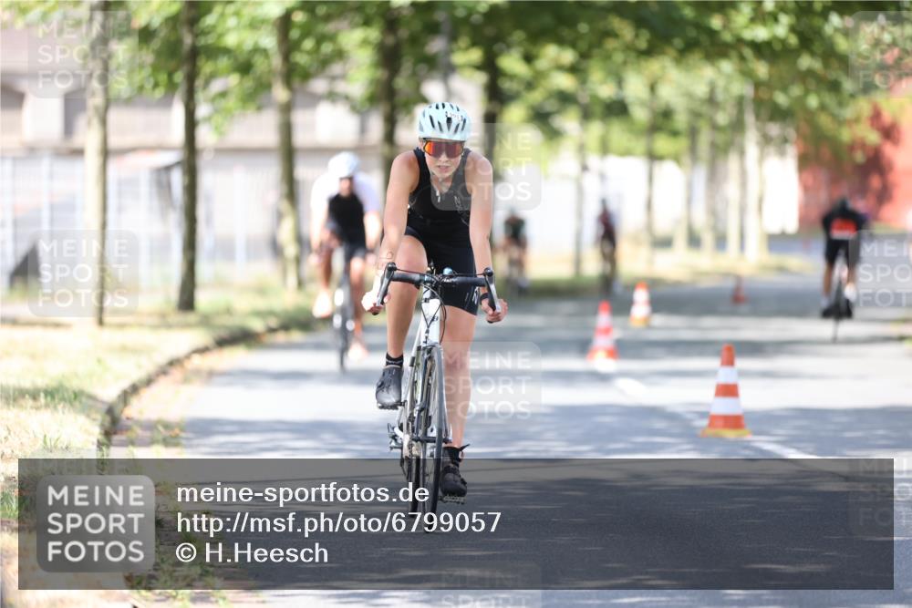 11.08.2024 - GEWOBA Citytriathlon Bremen H.Heesch http://msf.ph/oto/6799057 11.08.2024 11:56:09 Laufen  meine-sportfotos.de