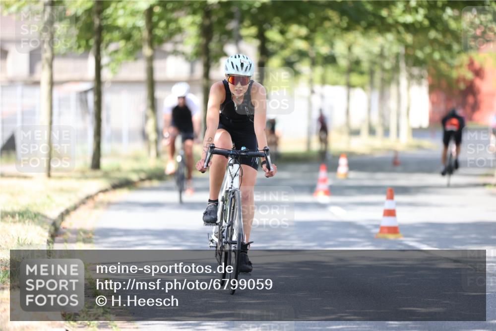 11.08.2024 - GEWOBA Citytriathlon Bremen H.Heesch http://msf.ph/oto/6799059 11.08.2024 11:56:09 Laufen  meine-sportfotos.de