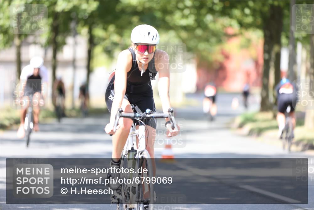11.08.2024 - GEWOBA Citytriathlon Bremen H.Heesch http://msf.ph/oto/6799069 11.08.2024 11:56:09 Laufen  meine-sportfotos.de