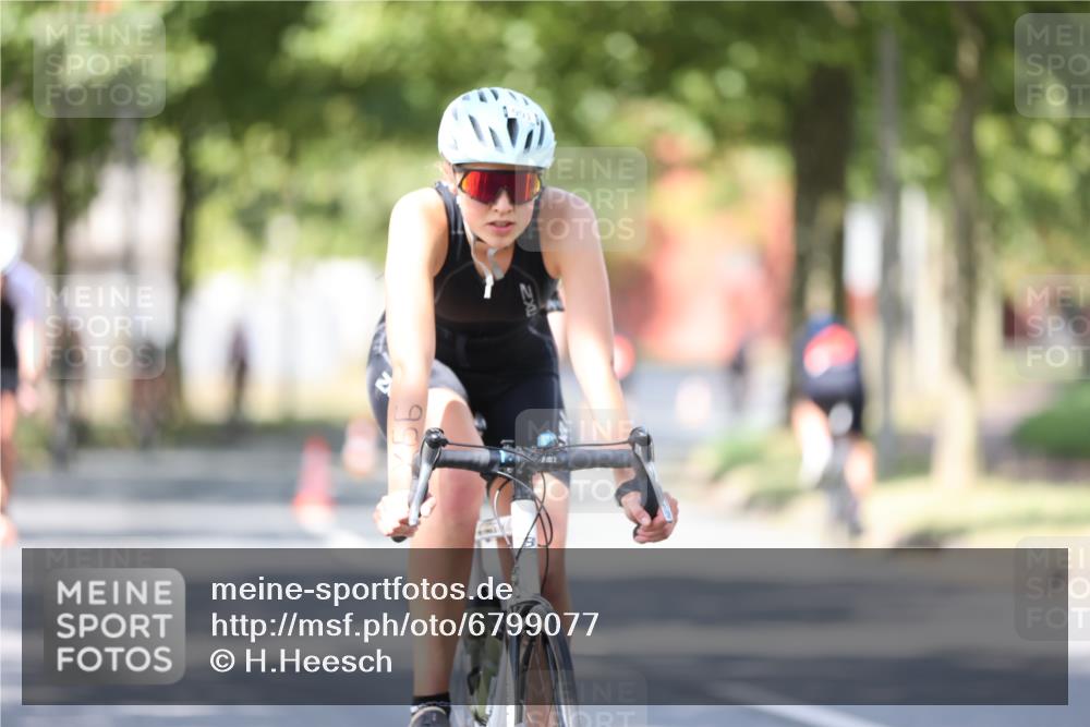 11.08.2024 - GEWOBA Citytriathlon Bremen H.Heesch http://msf.ph/oto/6799077 11.08.2024 11:56:09 Laufen  meine-sportfotos.de