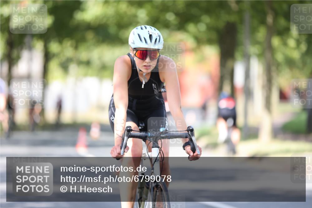 11.08.2024 - GEWOBA Citytriathlon Bremen H.Heesch http://msf.ph/oto/6799078 11.08.2024 11:56:10 Laufen  meine-sportfotos.de