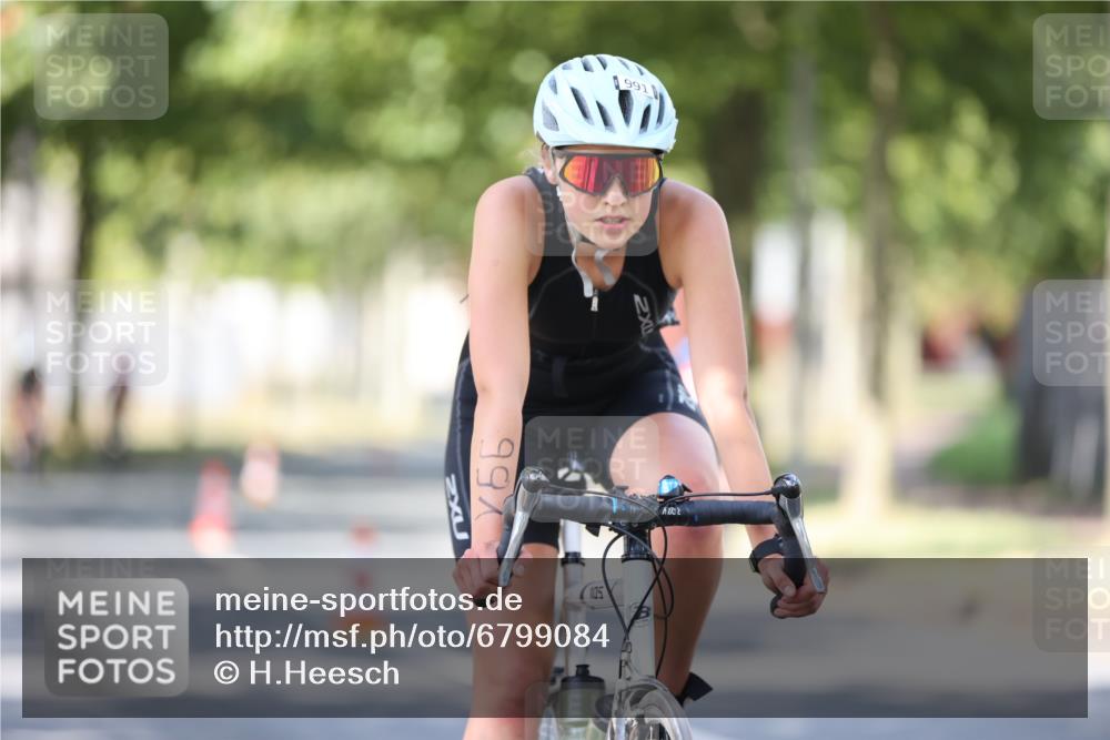 11.08.2024 - GEWOBA Citytriathlon Bremen H.Heesch http://msf.ph/oto/6799084 11.08.2024 11:56:10 Laufen  meine-sportfotos.de
