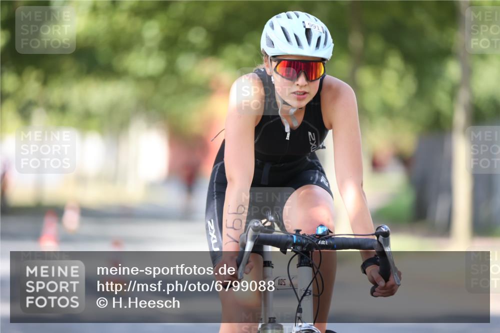 11.08.2024 - GEWOBA Citytriathlon Bremen H.Heesch http://msf.ph/oto/6799088 11.08.2024 11:56:10 Laufen  meine-sportfotos.de