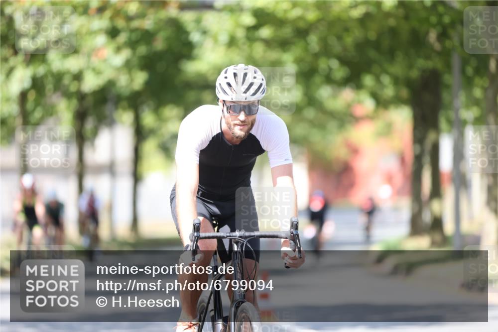 11.08.2024 - GEWOBA Citytriathlon Bremen H.Heesch http://msf.ph/oto/6799094 11.08.2024 11:56:11 Laufen  meine-sportfotos.de