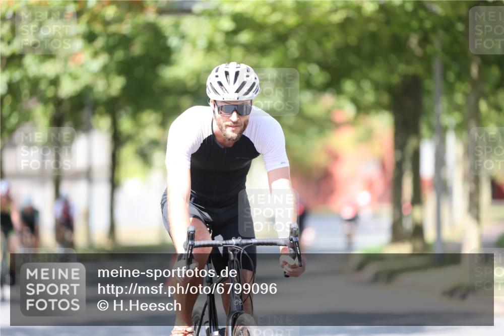 11.08.2024 - GEWOBA Citytriathlon Bremen H.Heesch http://msf.ph/oto/6799096 11.08.2024 11:56:12 Laufen  meine-sportfotos.de