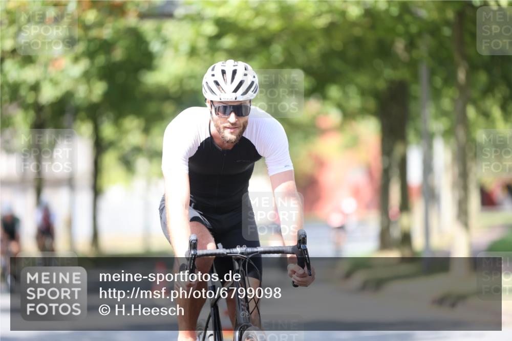 11.08.2024 - GEWOBA Citytriathlon Bremen H.Heesch http://msf.ph/oto/6799098 11.08.2024 11:56:12 Laufen  meine-sportfotos.de