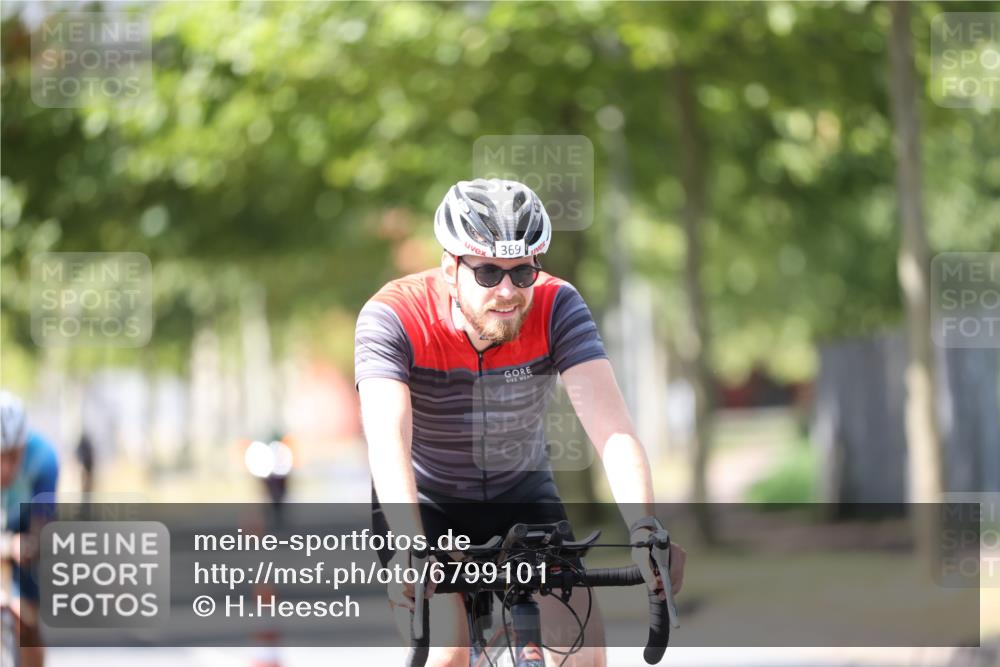 11.08.2024 - GEWOBA Citytriathlon Bremen H.Heesch http://msf.ph/oto/6799101 11.08.2024 13:37:05 Radfahren 369, 397, 466, 552, 557, 559, 587, 629, 654, 688, xxx meine-sportfotos.de